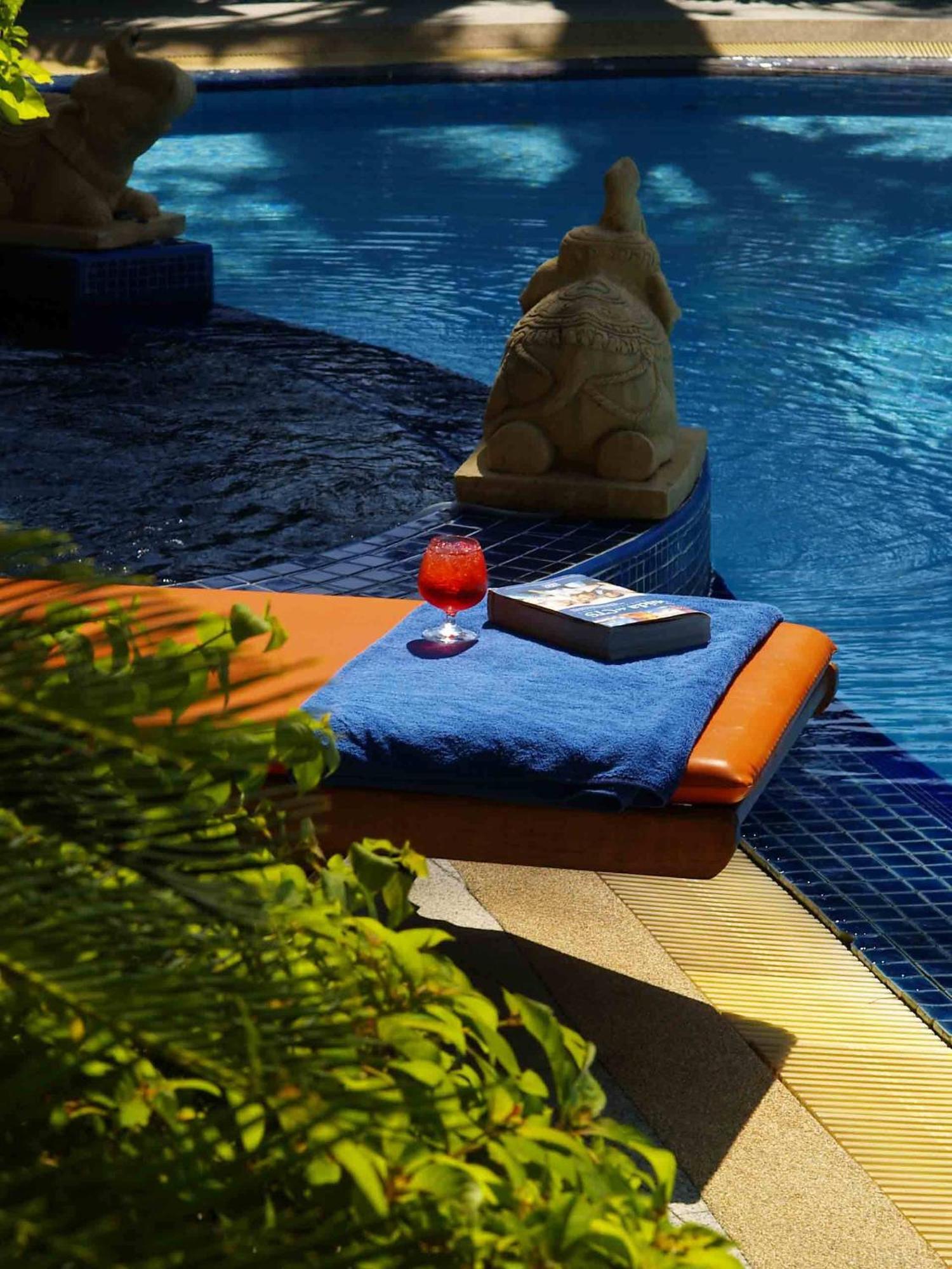 Safari Beach Hotel Patong Bagian luar foto