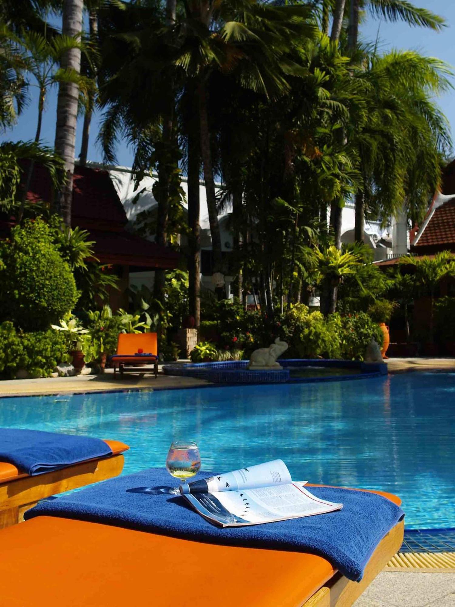 Safari Beach Hotel Patong Bagian luar foto