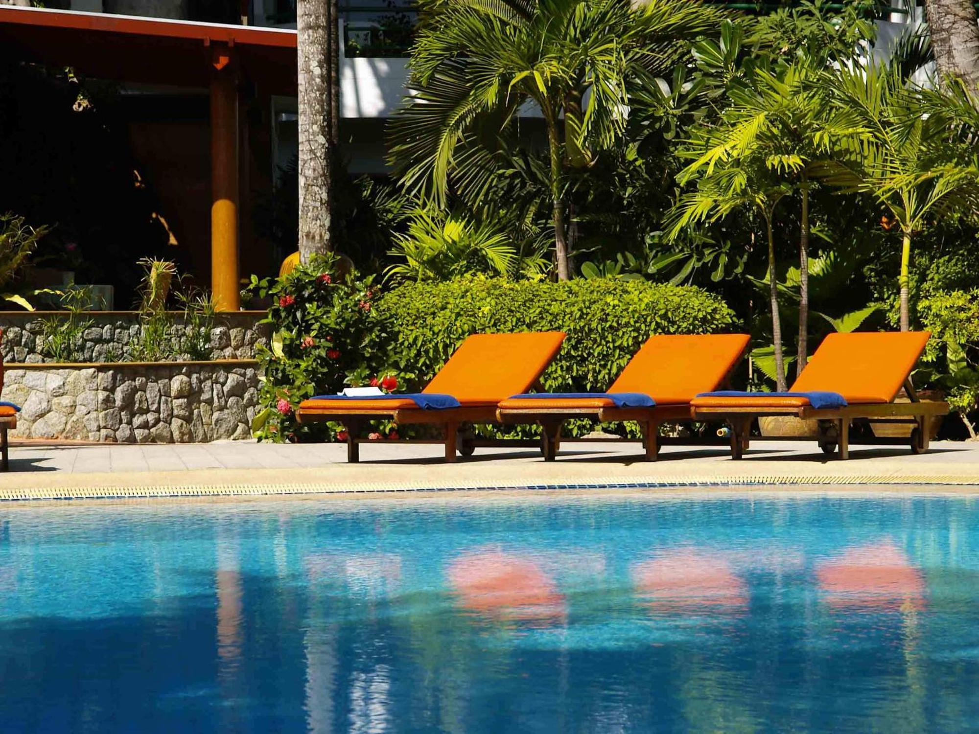Safari Beach Hotel Patong Bagian luar foto