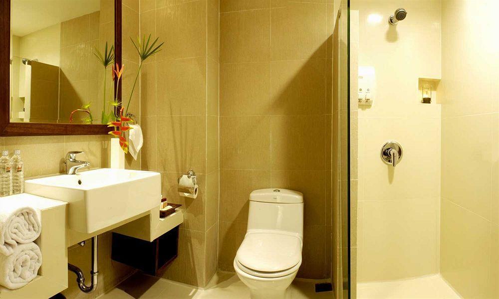 Safari Beach Hotel Patong Bagian luar foto