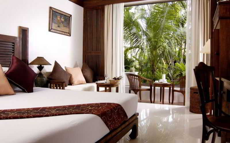 Safari Beach Hotel Patong Bagian luar foto