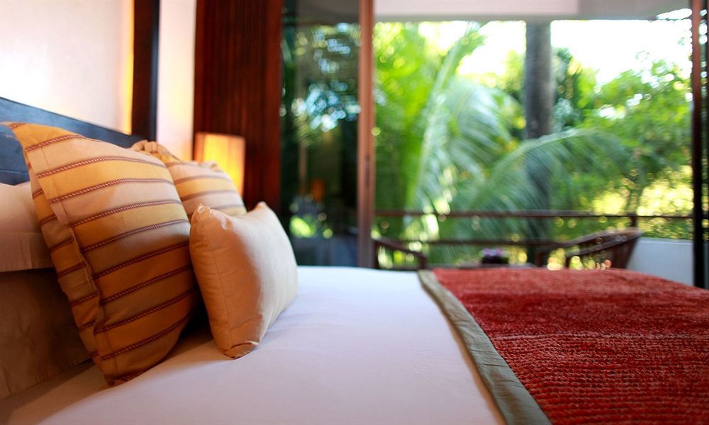 Safari Beach Hotel Patong Bagian luar foto