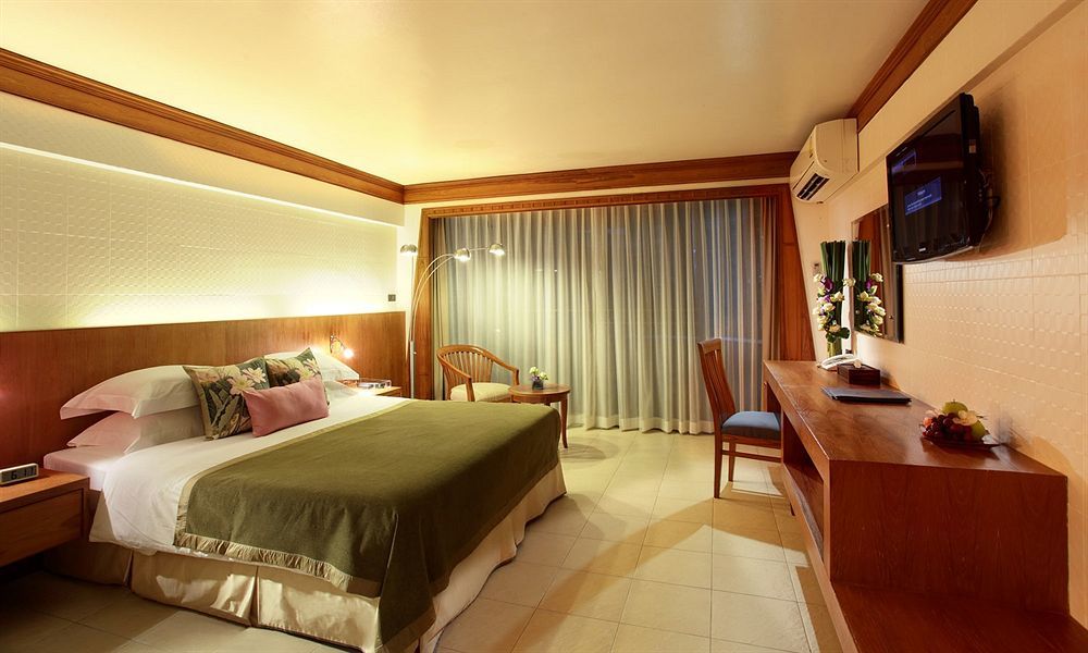 Safari Beach Hotel Patong Bagian luar foto