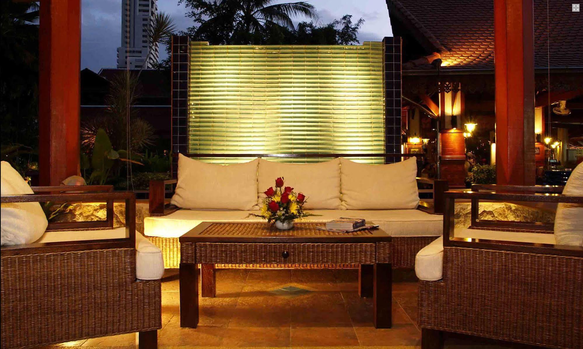 Safari Beach Hotel Patong Bagian luar foto